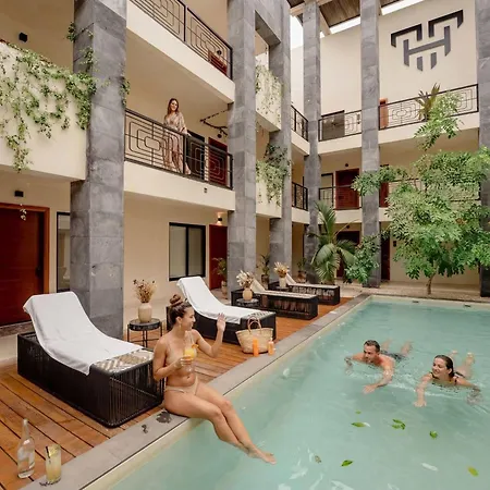 Talulah Living 3br - Private & Shared Pool