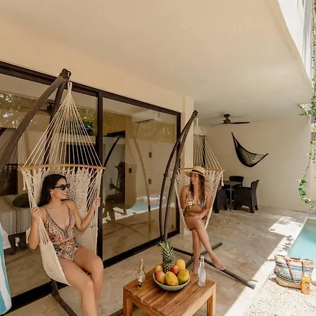 Talulah Living 3br - Private & Shared Pool *