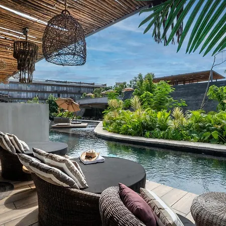 Nuju - Beutiful With Swimout-gym-rooftop-pool Apartment *