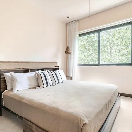 Enchanting 4br Villaδ Pool& Rooftopδprime Location Villa