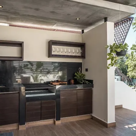 Enchanting 4br Villaδ Pool& Rooftopδprime Location *