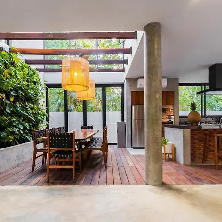 Luxury 4br Eco 10ppl Outdoor Pizza Oven - Private Pool & Jacuzzi *