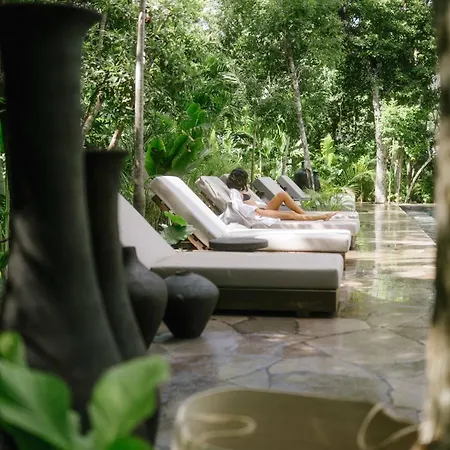 La Reserva Resort *