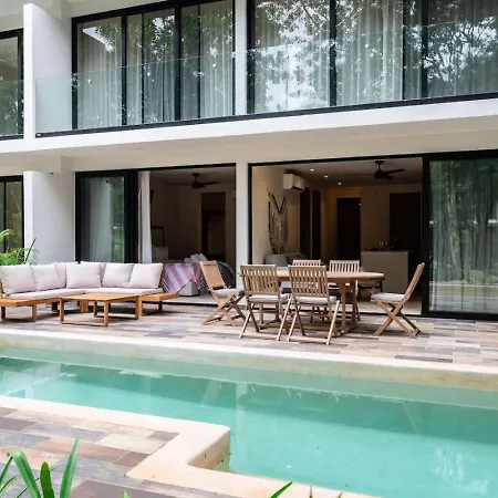 Holiday home Stylish 1bd Retreat With Swim-up Pool *