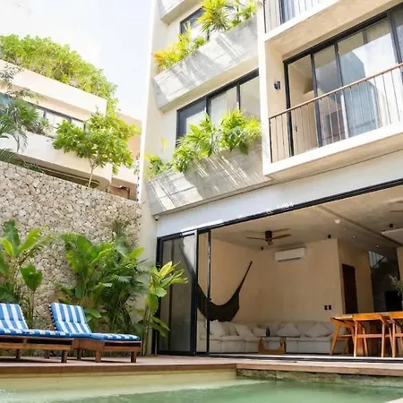 Villa Luxury 5 Bedroom Pool Tiki Bar & Outdoor Gym *