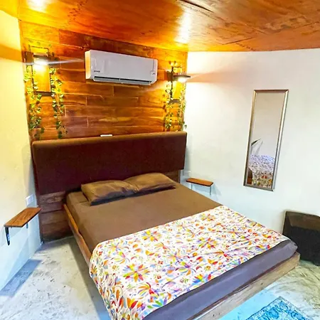 Mr Pakal Capsule hotel *