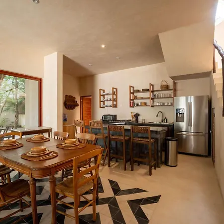 Chic 4br With Private Pool In Holistika Villa *