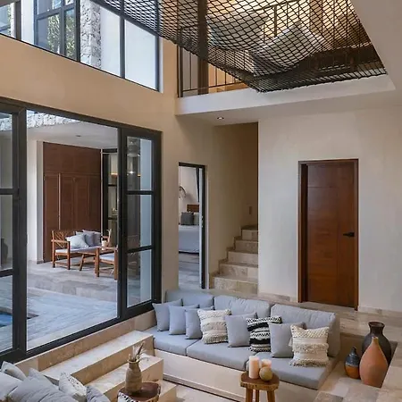 Luxury 4 Bedroom With Private Rooftop Pool