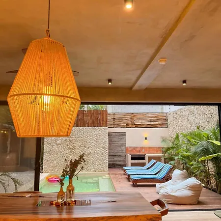 Luxury 5 Bedroom Pool Tiki Bar & Outdoor Gym Villa *