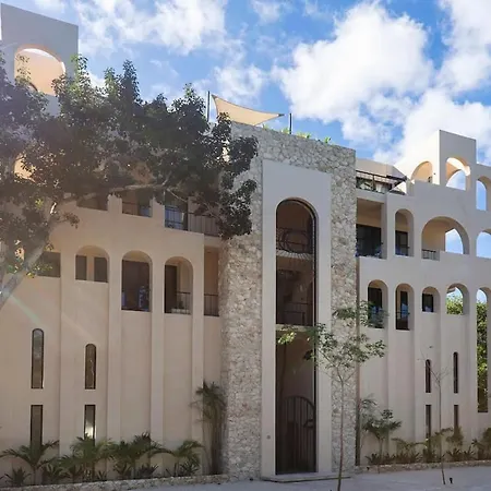 Holiday home Luxury 4 Bedroom With Private Rooftop Pool *