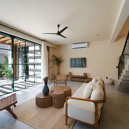 Stylish 3-bedroom With Private Pool *