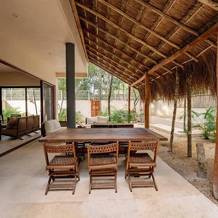 Chic 4br With Private Pool In Holistika Villa *