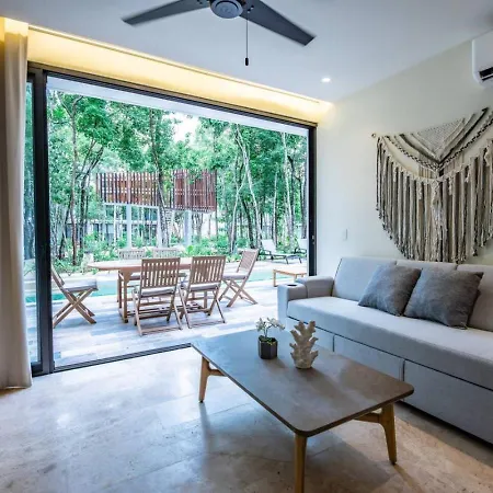 Stylish 1bd Retreat With Swim-up Pool Holiday home *