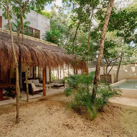 Chic 4br With Private Pool In Holistika