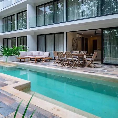Holiday home Stylish 1bd Retreat With Swim-up Pool *