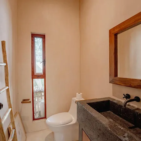 Chic 4br With Private Pool In Holistika Villa