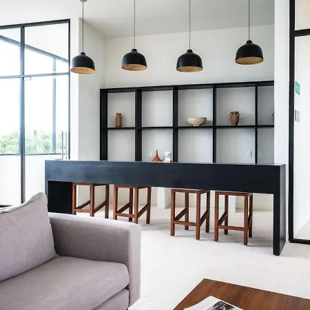 Holiday home Stylish 1bd Retreat With Swim-up Pool