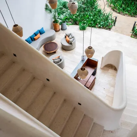 Stylish 1bd Retreat With Swim-up Pool *