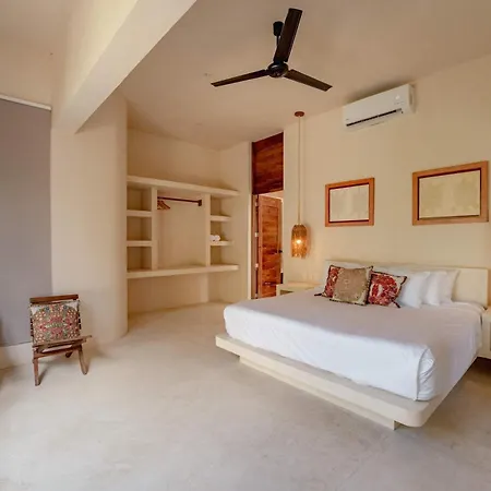 Chic 4br With Private Pool In Holistika Villa