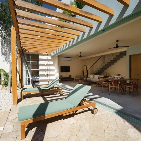 Stylish 3-bedroom With Private Pool