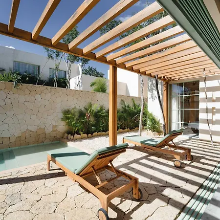Stylish 3-bedroom With Private Pool Villa *