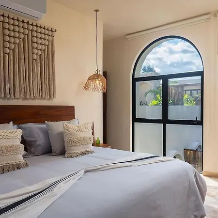 Holiday home Luxury 4 Bedroom With Private Rooftop Pool