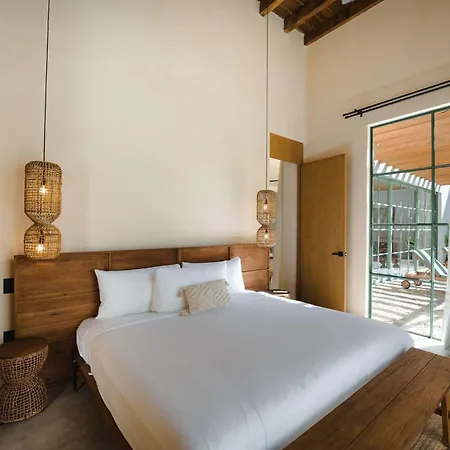 Stylish 3-bedroom With Private Pool *