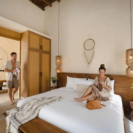 Stylish 3-bedroom With Private Pool Villa *