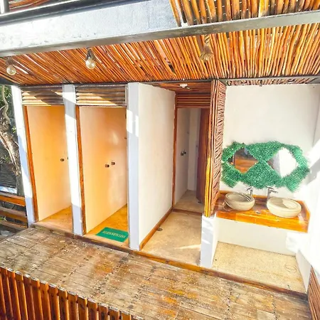 Capsule hotel Mr Pakal