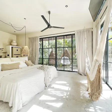 Villa Oasis Heated Private Pool Daily Housekeeping Prime Location *