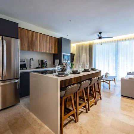 Holiday home Stylish 1bd Retreat With Swim-up Pool *