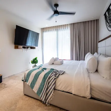 Holiday home Stylish 1bd Retreat With Swim-up Pool *