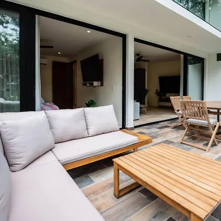 Stylish 1bd Retreat With Swim-up Pool Holiday home *