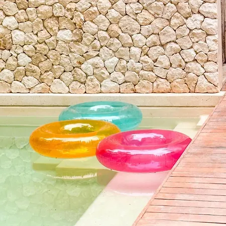 Villa Luxury 5 Bedroom Pool Tiki Bar & Outdoor Gym