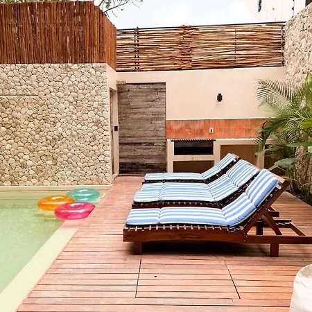 Luxury 5 Bedroom Pool Tiki Bar & Outdoor Gym Villa *