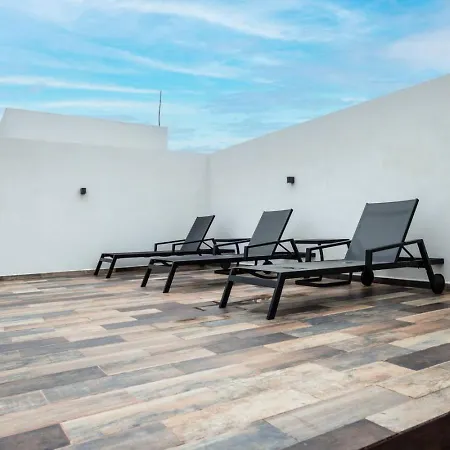 Holiday home Stylish 1bd Retreat With Swim-up Pool