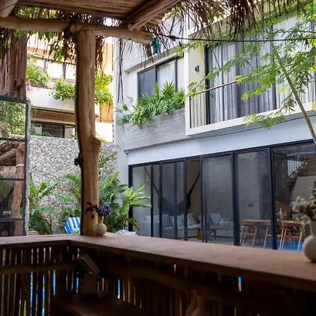 Luxury 5 Bedroom Pool Tiki Bar & Outdoor Gym Villa