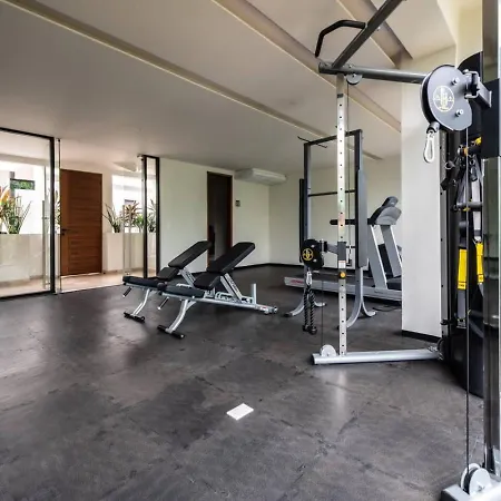 Stylish 1bd Retreat With Swim-up Pool