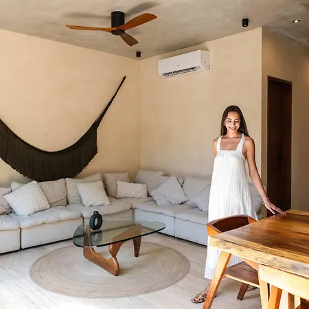 Villa Luxury 5 Bedroom Pool Tiki Bar & Outdoor Gym *