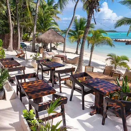 Holiday home 9br Mantaray Soliman Bay Beachfront *