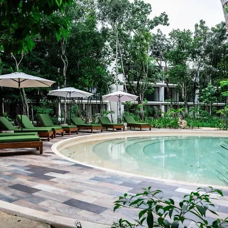 Stylish 1bd Retreat With Swim-up Pool *