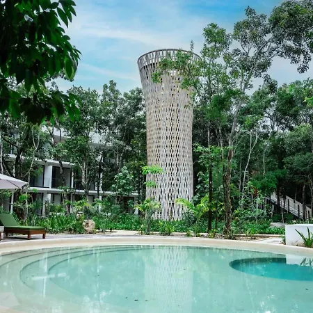 Stylish 1bd Retreat With Swim-up Pool