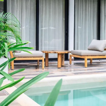 Stylish 1bd Retreat With Swim-up Pool Holiday home