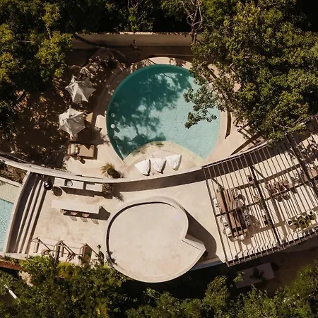 Jungle For 16 - Dual Pools & Fire Pit