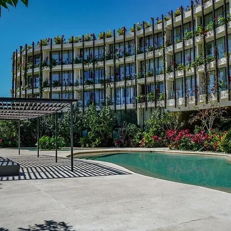 Apartment Oasis Jungle Views, 4 Pools & Near