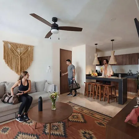 Modern 2br - Jacuzzi Rooftop Pool & Gym *