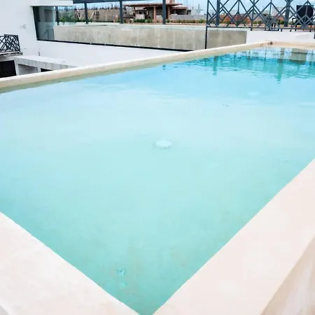 Apartment Retreat Pool Gym & Great Location *