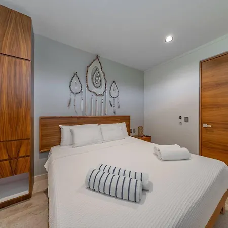 Luxury 2bd In W 2 Pools Gym Apartment