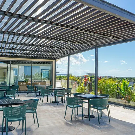 Apartment Oasis Jungle Views, 4 Pools & Near