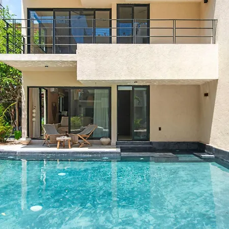 Boho Chic 2br With Swim-up Pool Near The *